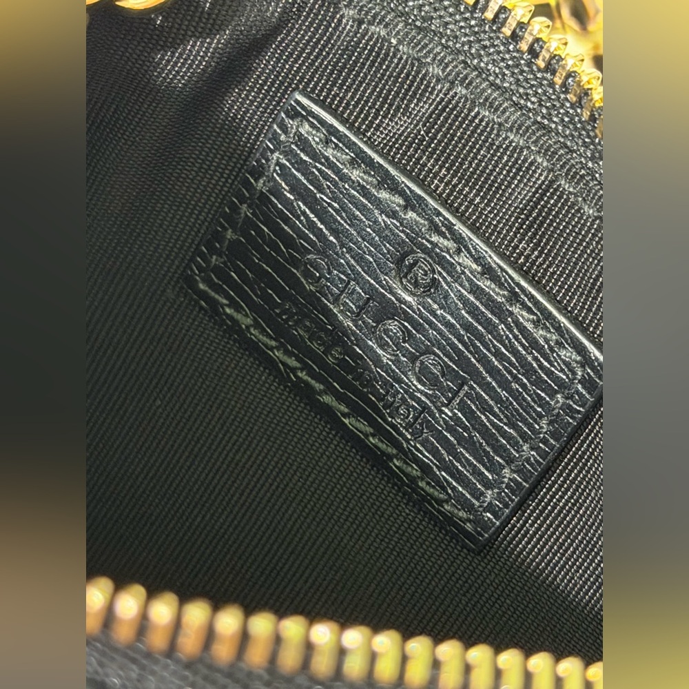 GUCCI Zip key case with script - Picture 10 of 15